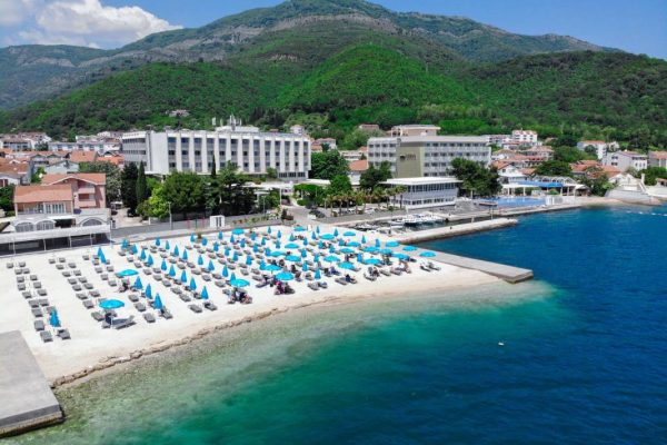 CARINE HOTEL DELFIN 4*AI